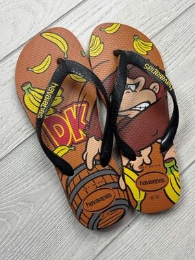Havaianas Donkey Kong branded flip-flops, Retro Nintendo - Mens Sz 8 - 39/40